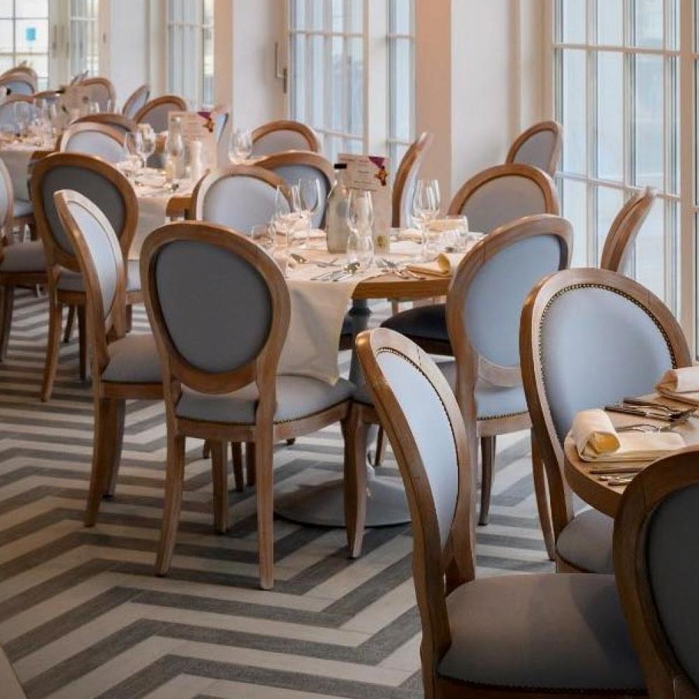 egyedi szalloda karpitos szek klasszikus korasztal elegans mediterran kek provencei provanszi szekek etkezoszek butor gyartas polgari balaland hotel lameridiana etkezoszek gyartas.jpg